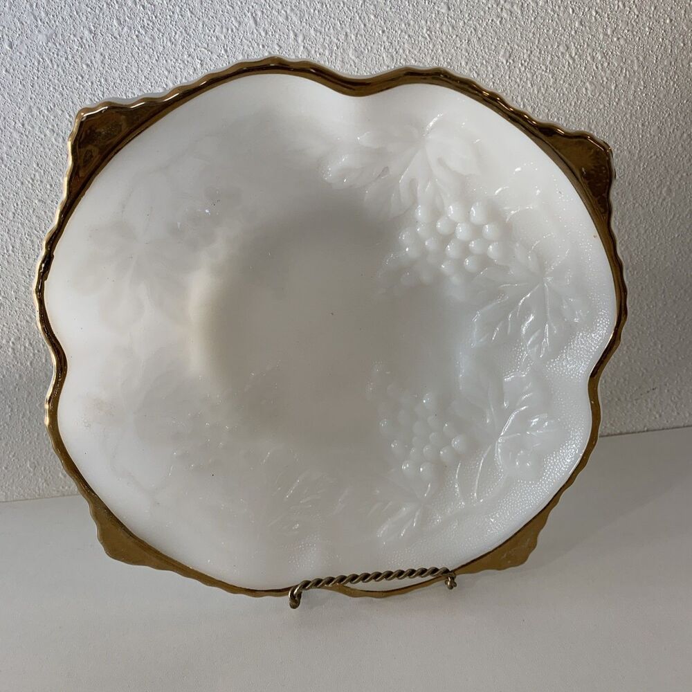 VTG 10” Anchor Hocking Milk Glass Pedestal Bowl Grape Pattern Gold Trim 1950s-60